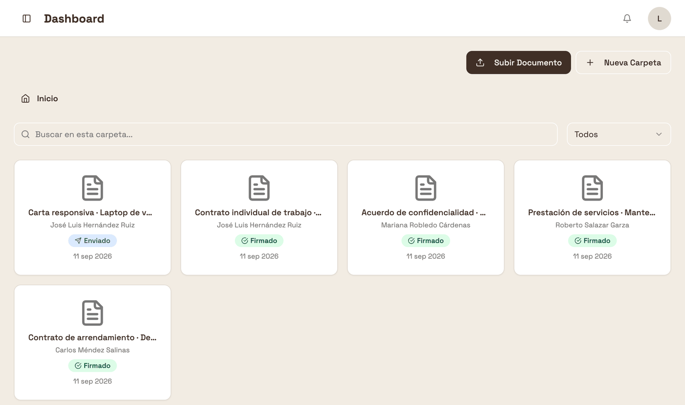 Tablero de documentos de SignSolú con cinco contratos, cada uno con su firmante, su estado enviado o firmado y su fecha
